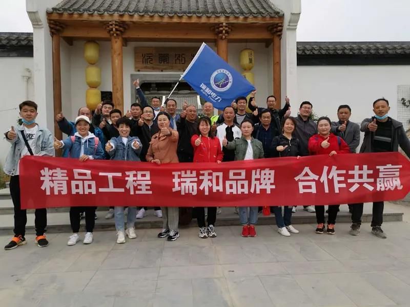 　　2021，奮進(jìn)新時(shí)代闊步新征程